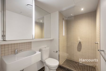 Brilliant Central East Melbourne Location - Unfurnished - Photo 2