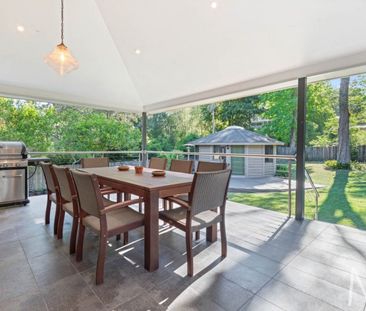 TIMELESS SOPHISTICATION IN A PREMIER EAST-SIDE SETTING - Photo 3