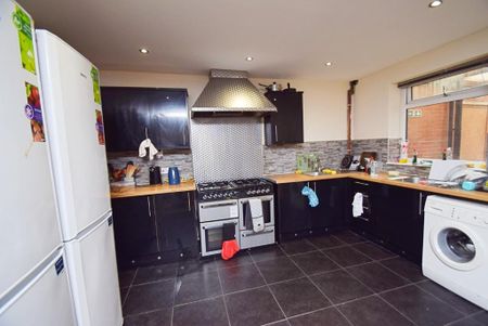 8 bedroom terraced house to rent - Photo 3