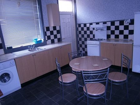 3 Bed House to Let - Nr. Bradford Uni - Photo 5