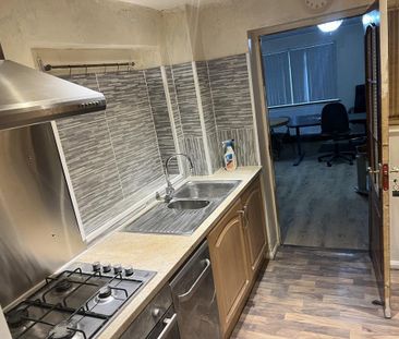 1 bedroom in a house share to rent - Photo 6