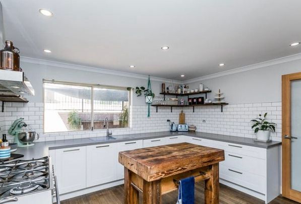 Quinns Rocks - Photo 1