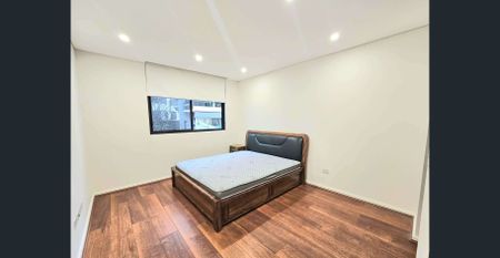 MASSIVE 3 Bedroom Apartment with Partial Furnitures in Rouse Hill Prime Location - Photo 5