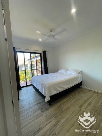 Centrally located, Freshly renovated Apartment! - Photo 4