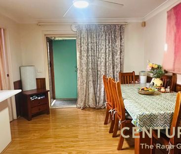 Spacious & Energy-Efficient 3-Bedroom Home near Penrith CBD - Photo 2