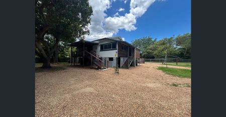Partially Furnished 🏡 8 Burnett Street, Berserker – Rockhampton - Spacious Family Home and Yard - Photo 2
