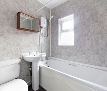 2 bed flat to rent in Rothbury Terrace, Newcastle Upon Tyne, NE6 - Photo 6