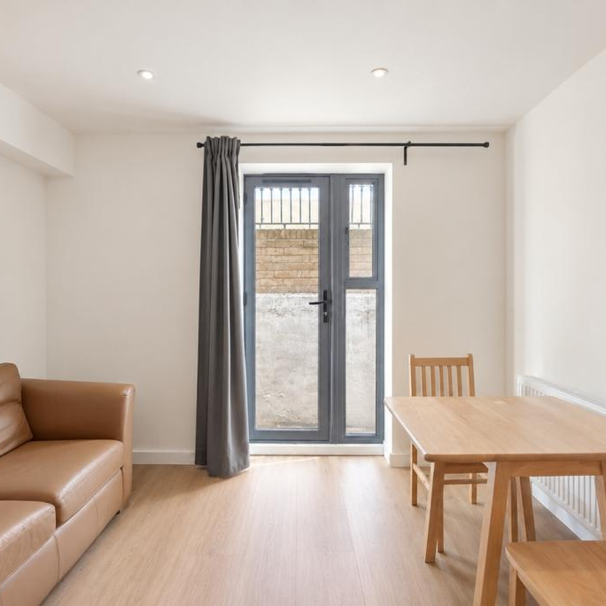 1 bedroom flat to rent - Photo 1