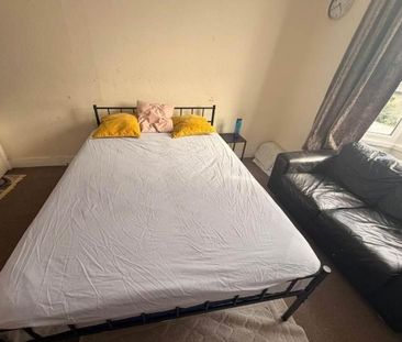 1 bedroom in a house share to rent - Photo 6