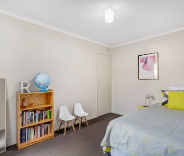 Lovely 2 Bedroom Unit, Great Location! - Photo 1