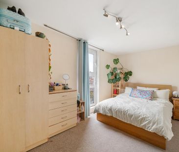 3 bedroom flat to rent - Photo 2