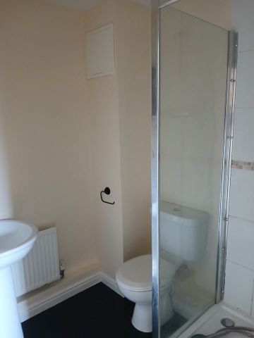 2 Bed Flat, Hollybrook Lodge, SO16 - Photo 3