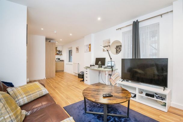 John Thornycroft Road, Southampton - Photo 1