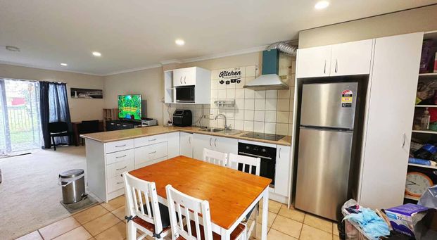 17/3 Ambrico Place, New Lynn - Photo 1