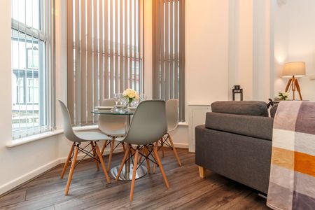 3 Bed Flat, Huntley Road, L6 - Photo 2