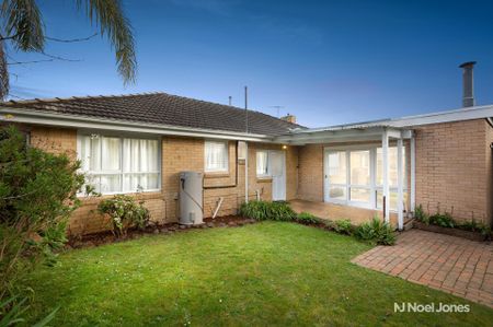 1 Hardwood Ct , MITCHAM - Photo 2