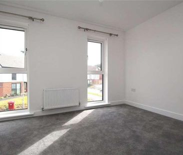Edwards Grove, Bordon, Hampshire, GU35 - Photo 3