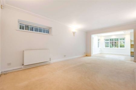 A spacious and well presented family home boasting ample accommodation throughout. - Photo 4