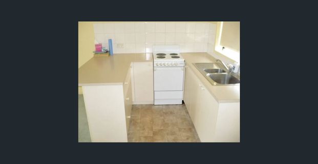 Tidy one bedroom unit. - Photo 1