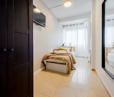 Calle de Cavanilles, Madrid, Community of Madrid 28007 - Photo 2