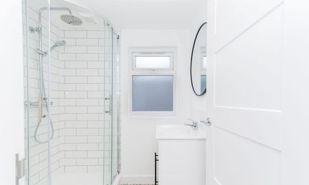 EN-SUITE ROOM TO LET IN QUIET PROFESSIONAL HOUSE ROOM 3 (Floor 1) - Photo 2