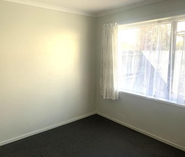 Minutes Walk to University - Photo 2