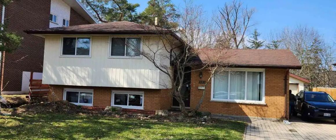 UPPER UNIT - 139 MACGREGOR CRESCENT — 3 Bedroom - Photo 1