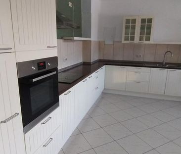 roßzügige 5-Zimmer-Wohnung mit Garten, Terrasse und 2 Stellplätze - Photo 4