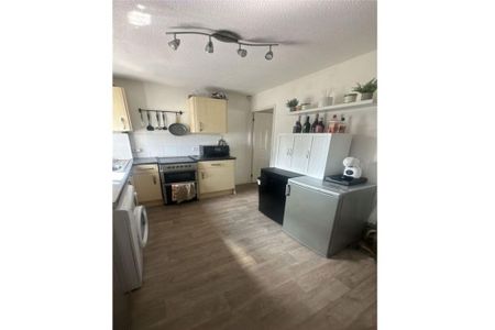 2 bedroom semi-detached house to rent - Photo 3