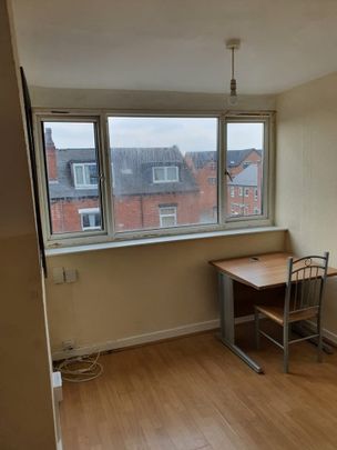 Room in a Shared House, Linden Road, LS11 - Photo 1