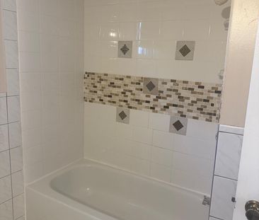 For Lease - 434 Rutherford Road, Brampton, Ontario - Photo 4