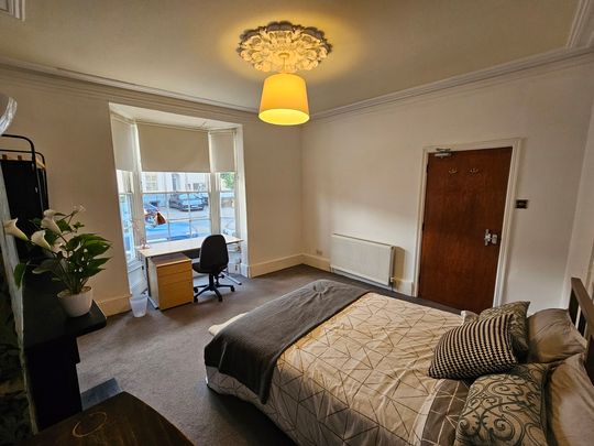 6 Bed Student Accommodation - Photo 1