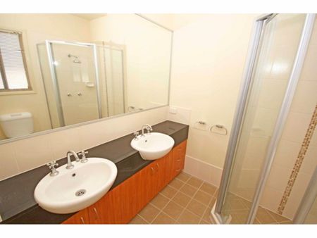 6 Rosemallow Avenue, Upper Coomera - Photo 4