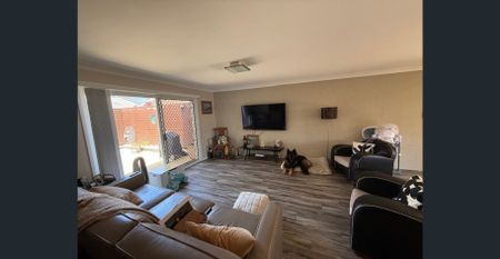 WELLINGTON POINT LIFESTYLE - RULL RENOVATED - LOW MAINTENANCE LIVING - Photo 4