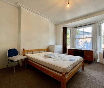 6 bedroom end of terrace house to rent - Photo 4