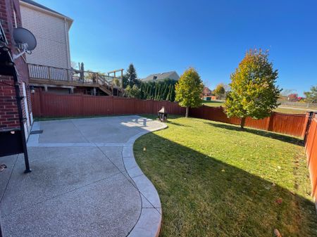 For Lease - 996 Booth Avenue, Innisfil, Ontario - Photo 2