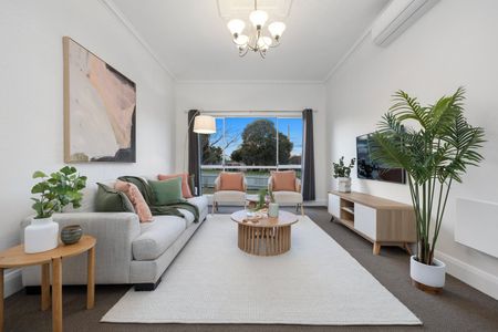 Period Charm Meets Modern Comfort – 6 Month Lease - Photo 2