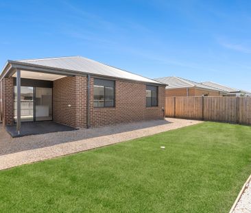 Sparkling, Four Bedroom, Two Living Home - Photo 5