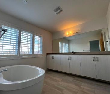 For Lease - 158 Frank Kelly Drive, East Gwillimbury, Ontario - Photo 1