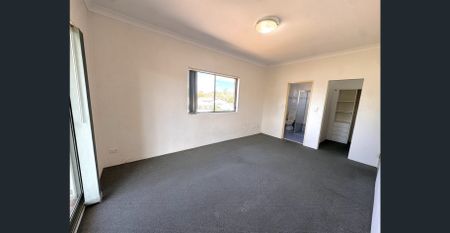 Spacious 5-bedroom home in a quiet location - Photo 3