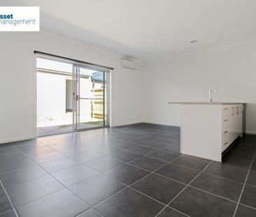 Spacious 4 Bedroom Family Haven with Double Lock-Up Garage! - Photo 1