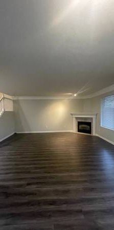 Three Bed Three Bath Townhouse! - Photo 1