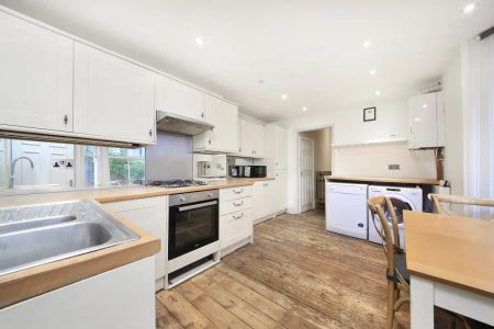 1 bedroom flat in Brixton - Photo 4