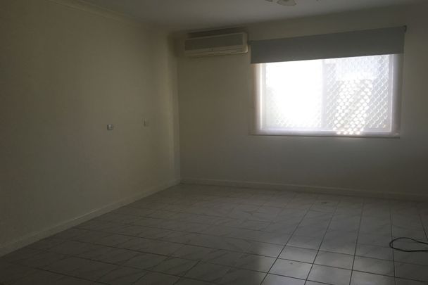 Spacious 4 bedroom house - Photo 1