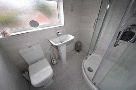 1 bedroom in a house share to rent - Photo 5