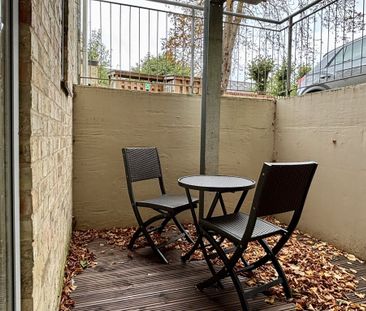 Fully furnished one-bedroom apartment on Hooper Street offers a cos... - Photo 5