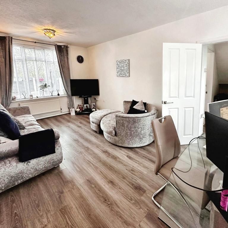 2 bedroom end of terrace house to rent - Photo 1