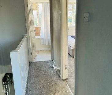 2 Bed Maisonette, Longheath Gardens, CR0 - Photo 1