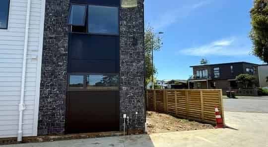 4 bedroom + 3 Bathroom - Photo 1