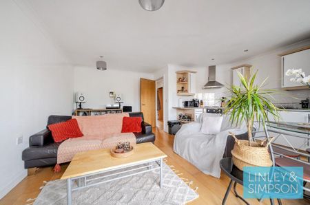 2 bedroom flat to rent - Photo 2